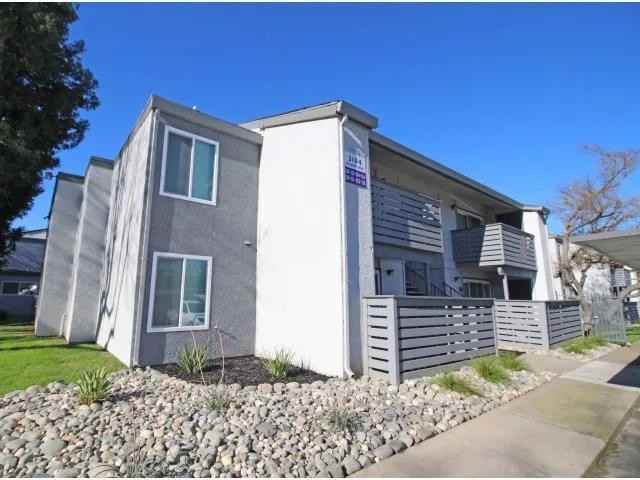 3130 Occidental Dr - Photo 3 of 16