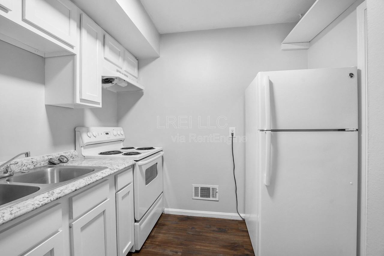 3316 Noe Way #18 - Photo 4 of 10