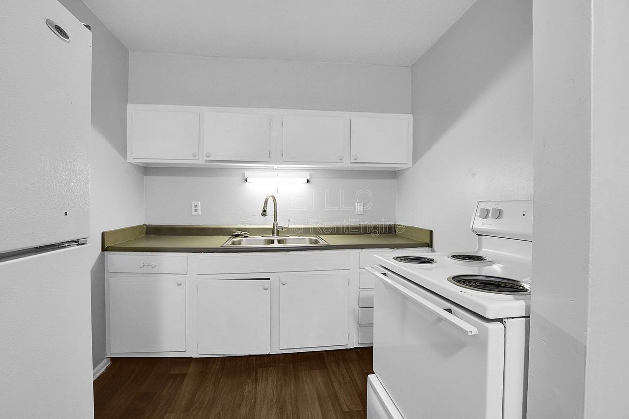 421 Poplar Level Court #205 - Photo 5 of 14