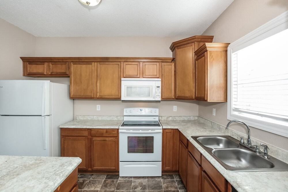 5834 Long Lake Ln - Photo 7 of 17