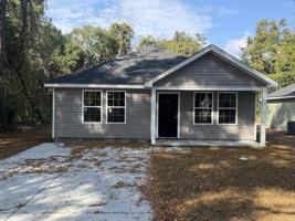 featured image of 10 Woodlawn Avenue