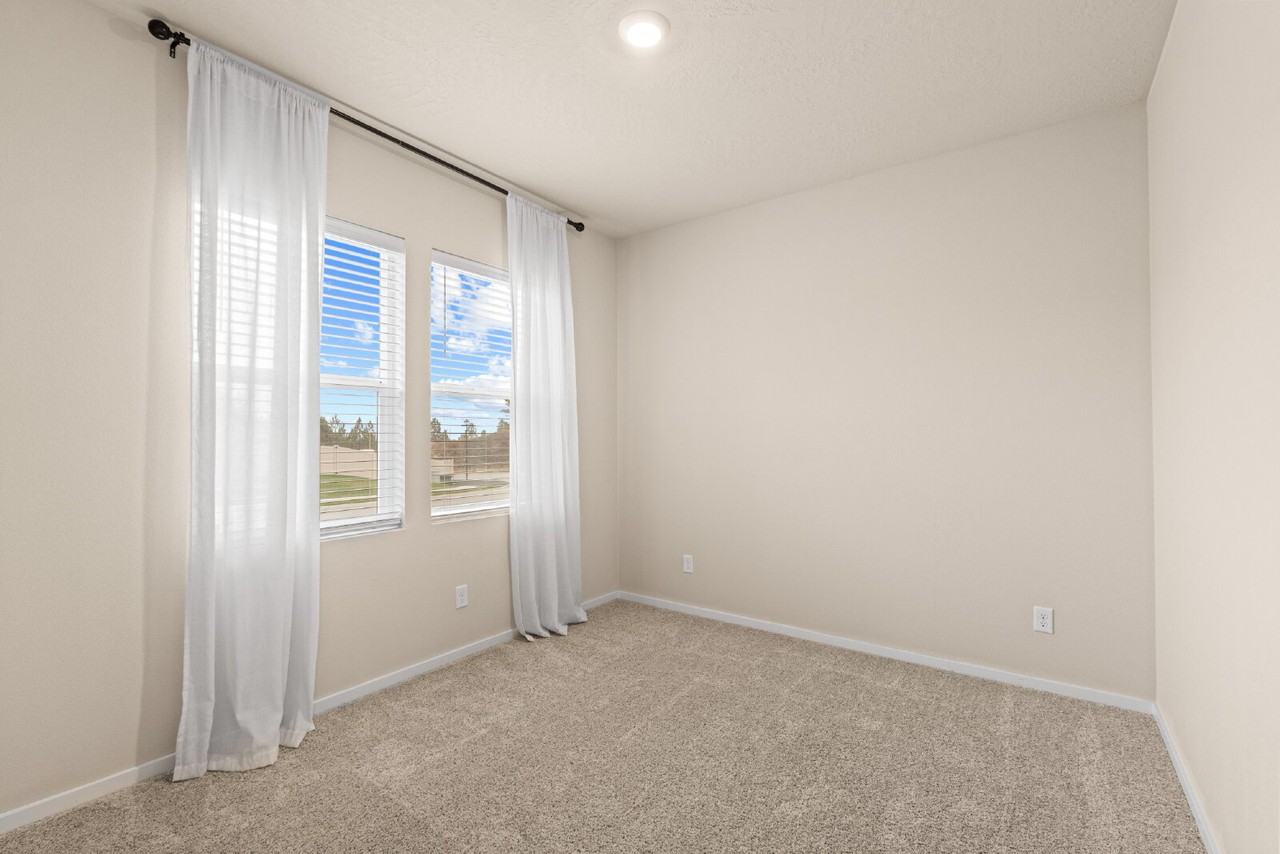 8005 S Avery Rd - Photo 5 of 31