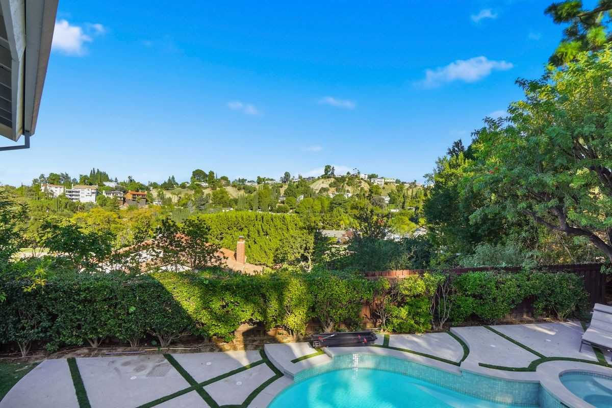 4520 Cezanne Avenue - Photo 3 of 16