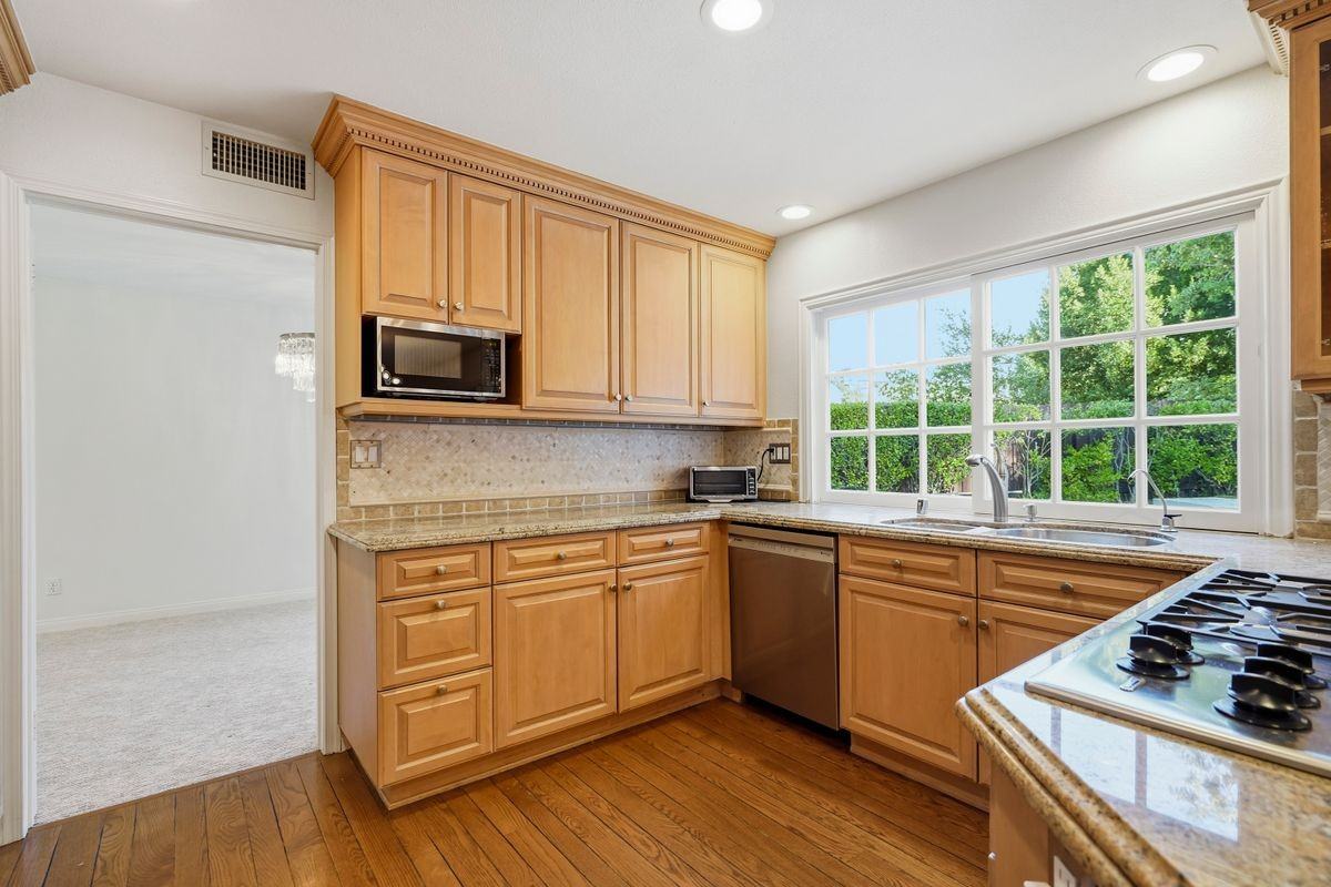 4520 Cezanne Avenue - Photo 6 of 16