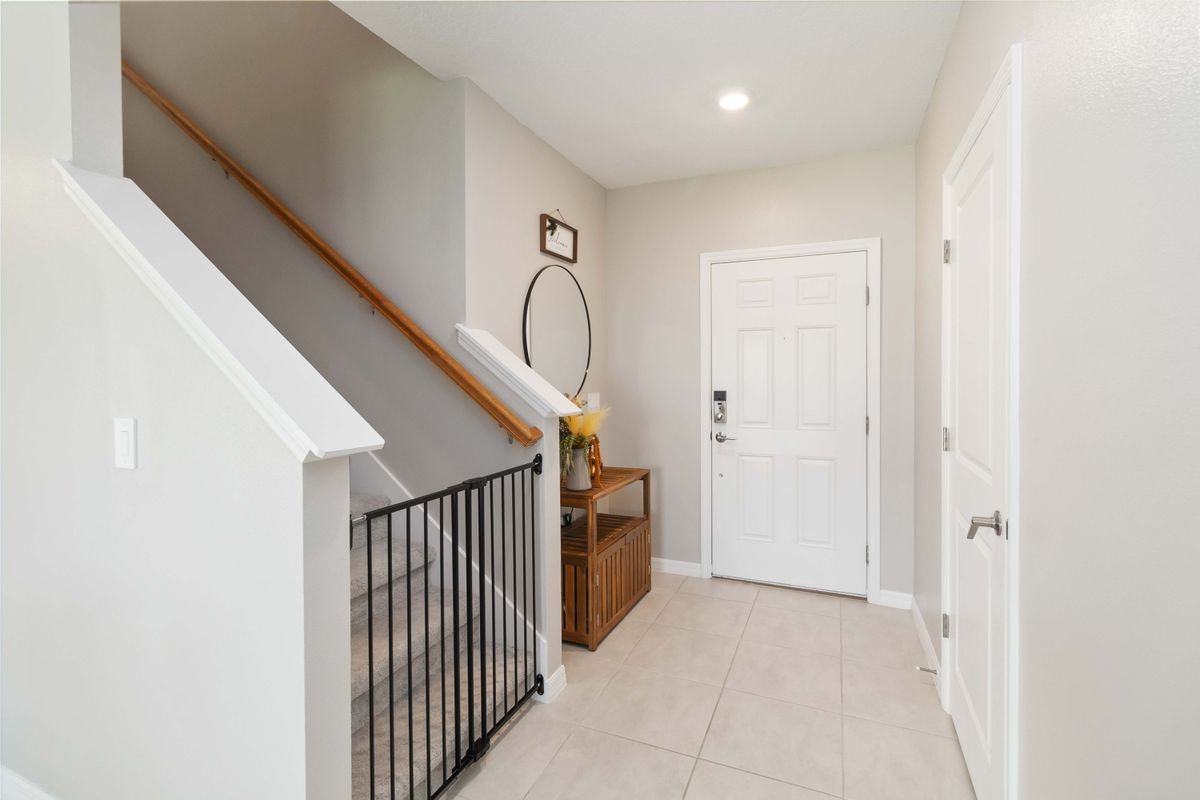 212 Acorn Road - Photo 5 of 11