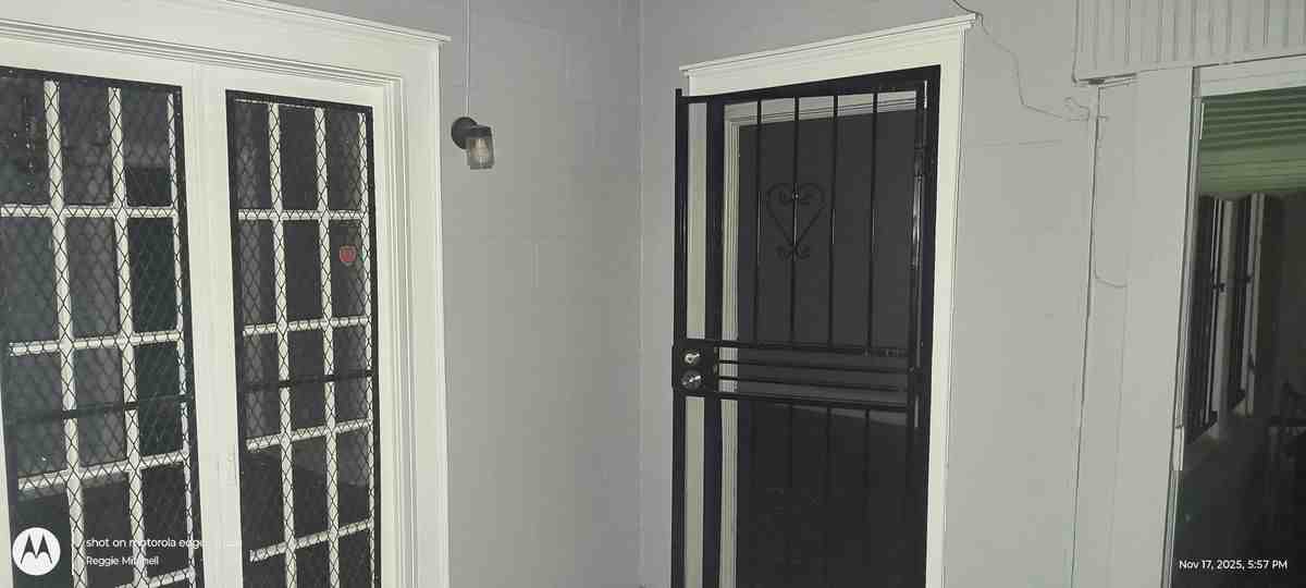 1237 E Anderson St - Photo 2 of 7