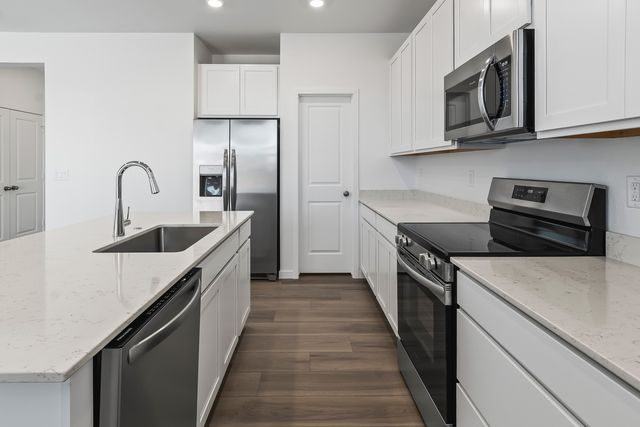 4281 Amanda Dr - Photo 5 of 15