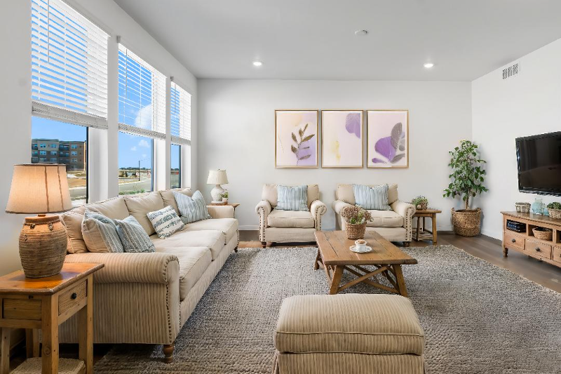 4281 Amanda Dr - Photo 6 of 15