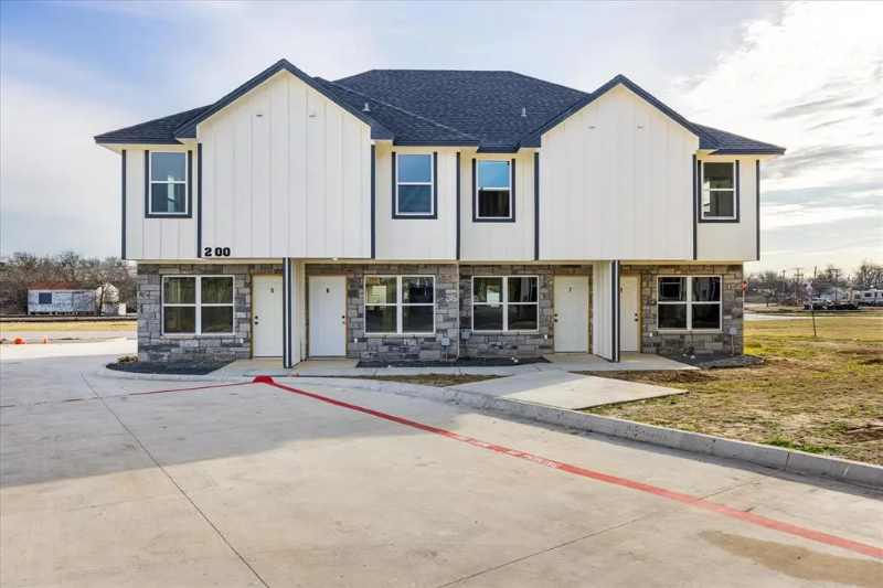 645 N Mccart St #5 - Photo 2 of 14