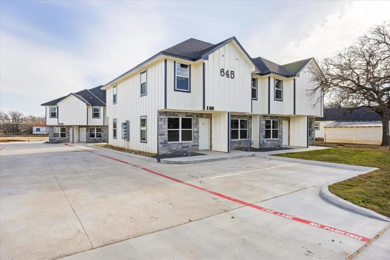 645 N Mccart St #5 - Photo 3 of 14