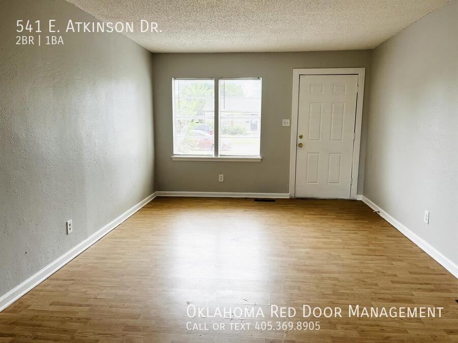 541 E Atkinson Dr - Photo 3 of 17