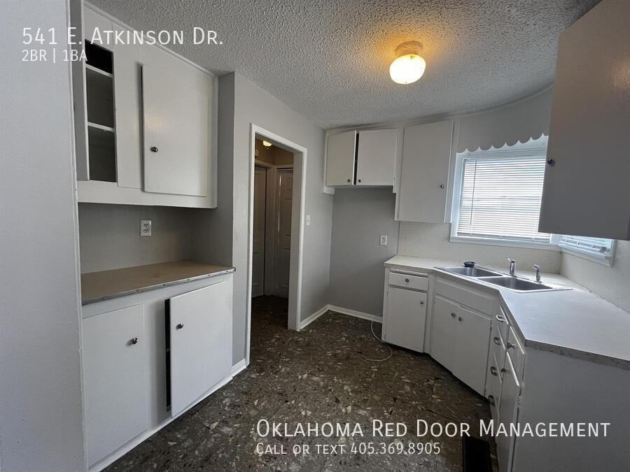 541 E Atkinson Dr - Photo 5 of 17