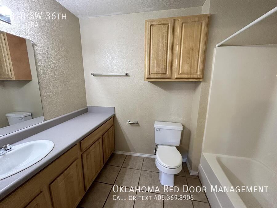 810 Southwest 36th Street - Photo 7 of 40