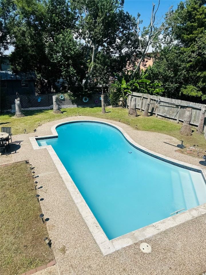 236 3rd St #236 - Photo 4 of 16