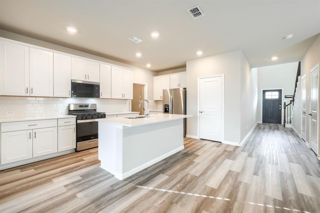 620 Hemingway Lane #620 - Photo 4 of 27