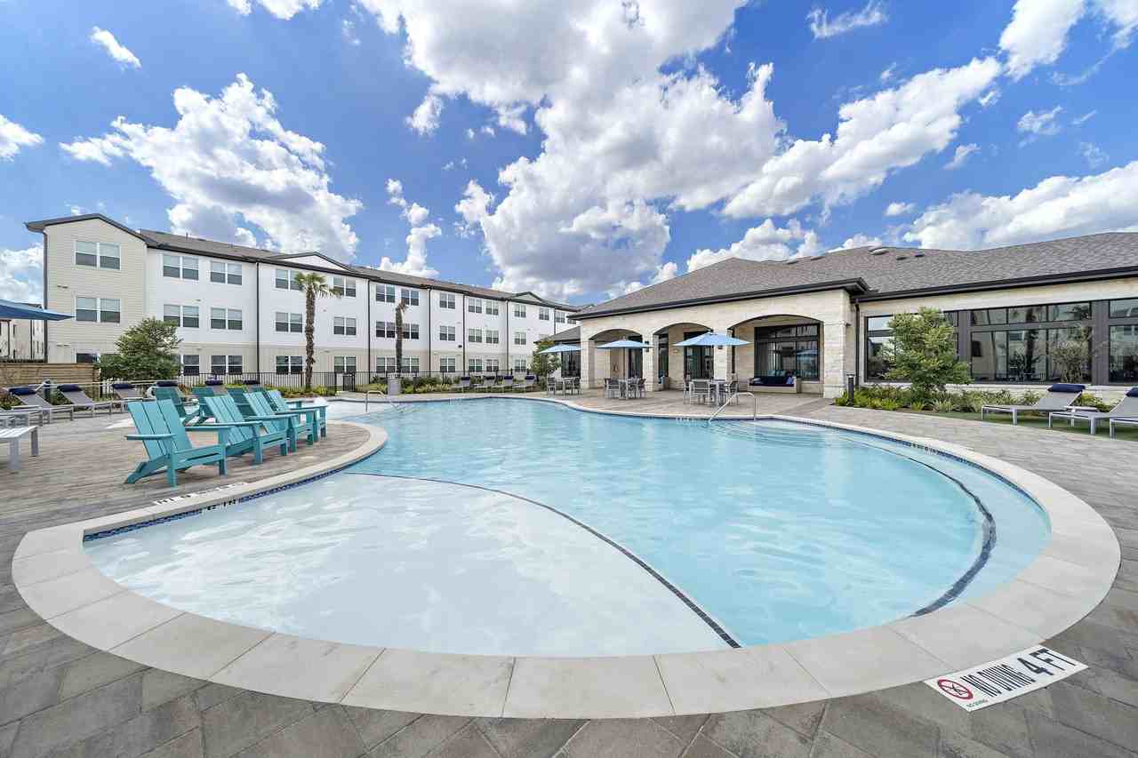 19815 Kenswick Dr - Photo 4 of 9