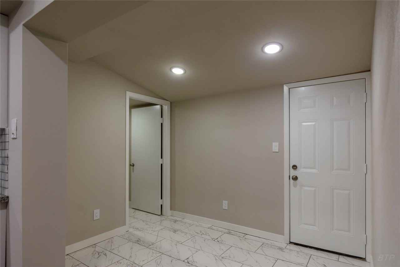 11933 Beechnut St #11933 - Photo 2 of 9