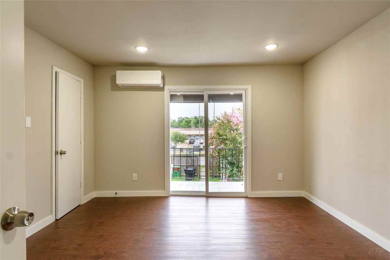 11933 Beechnut St #11933 - Photo 5 of 9