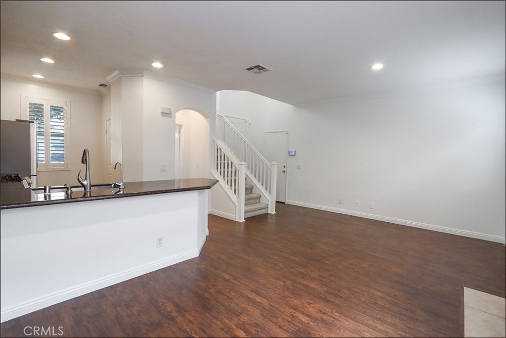 76 Rue Du Chateau #76 - Photo 2 of 33