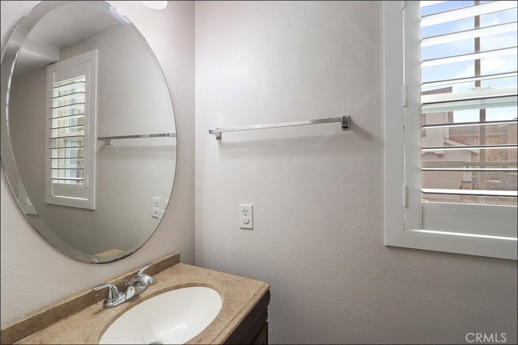 76 Rue Du Chateau #76 - Photo 4 of 33