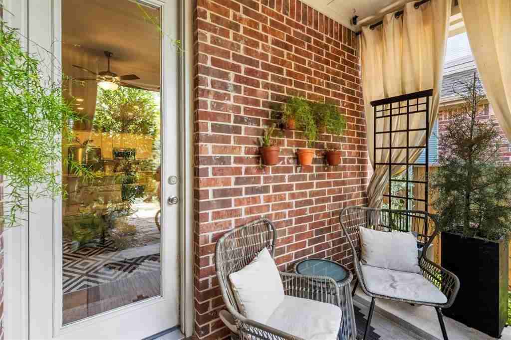 4520 Del Rey Avenue #4520 - Photo 3 of 36