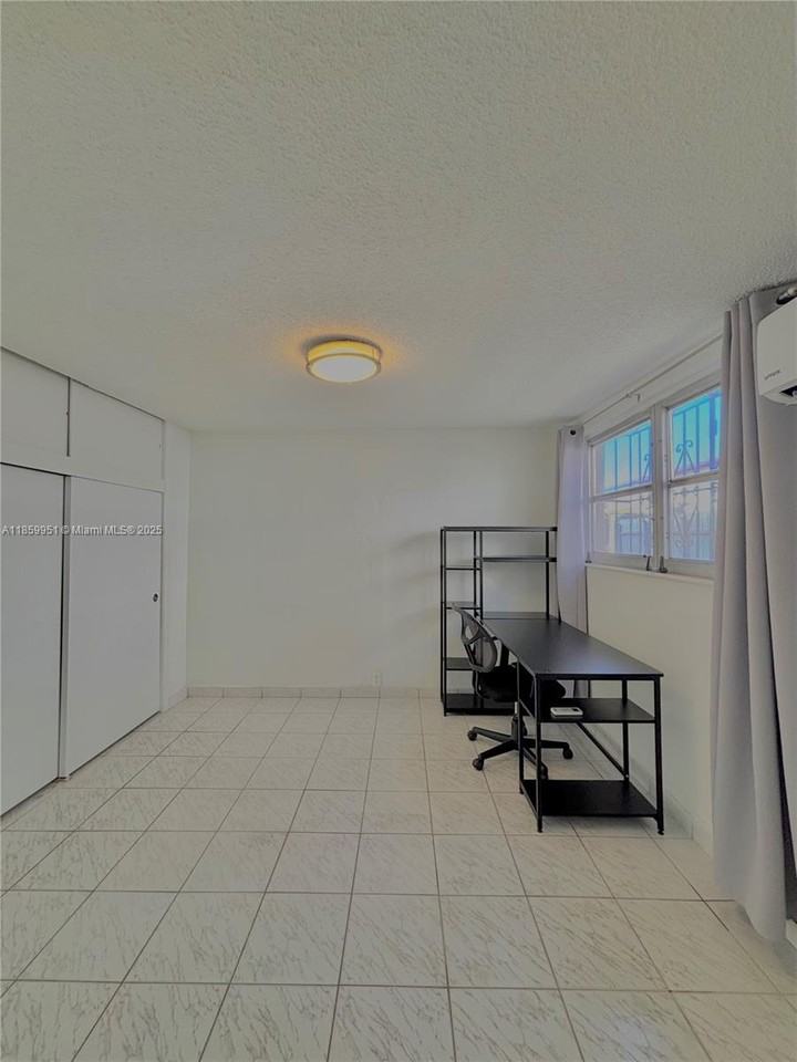 618 East 24th Street #618-1 - Photo 3 of 9