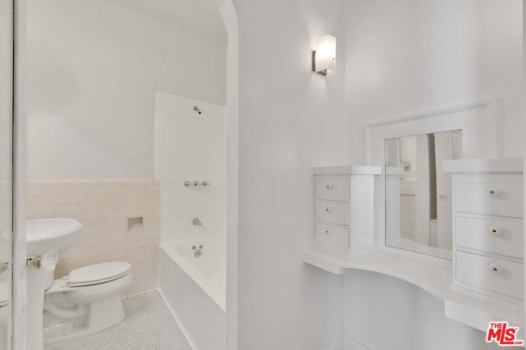 5121 Eagle Rock Boulevard #5121E