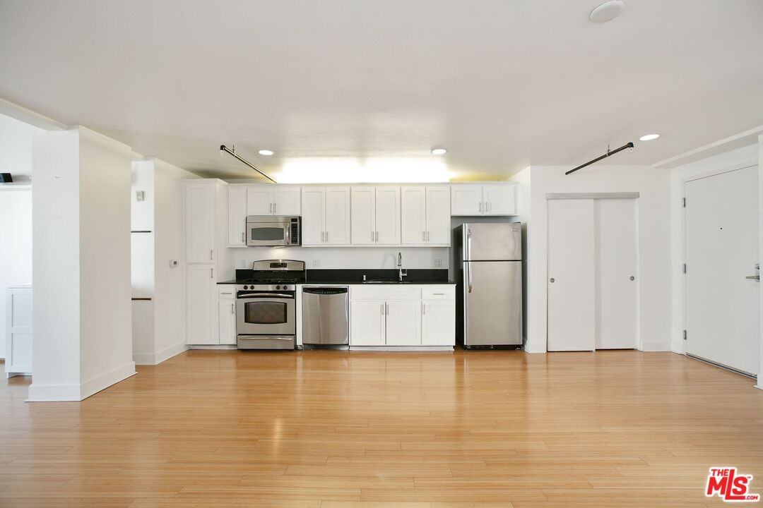 253 South Broadway #253-507 - Photo 4 of 29