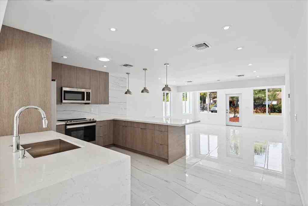 2201 Northeast 9th Avenue #2201-1 - Photo 4 of 21