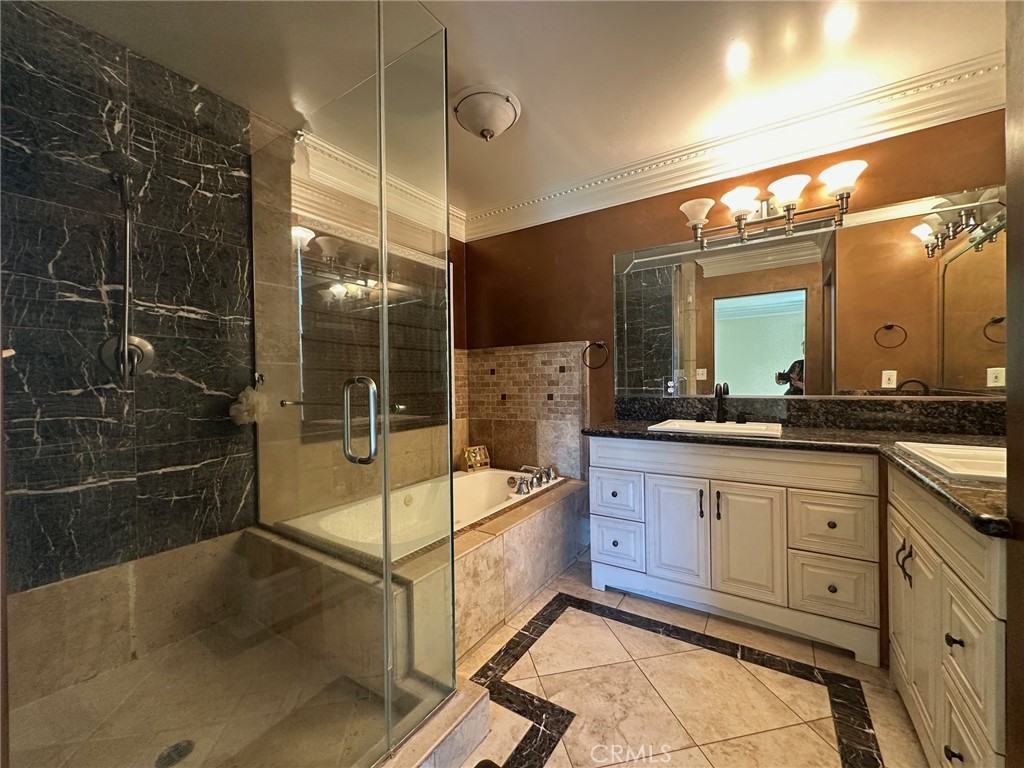 928 Bon View Avenue #928 - Photo 3 of 9
