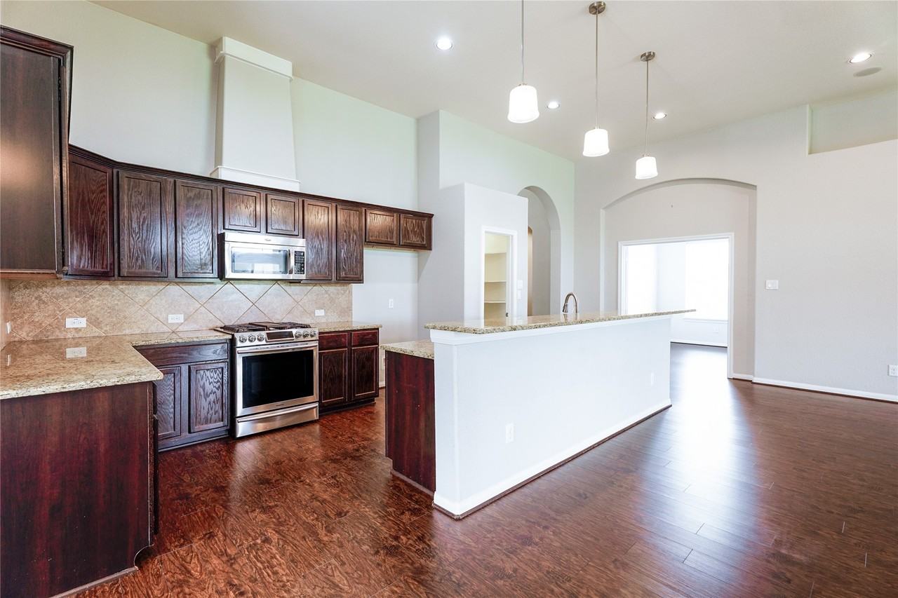 6011 Watford Bnd #6011 - Photo 3 of 23