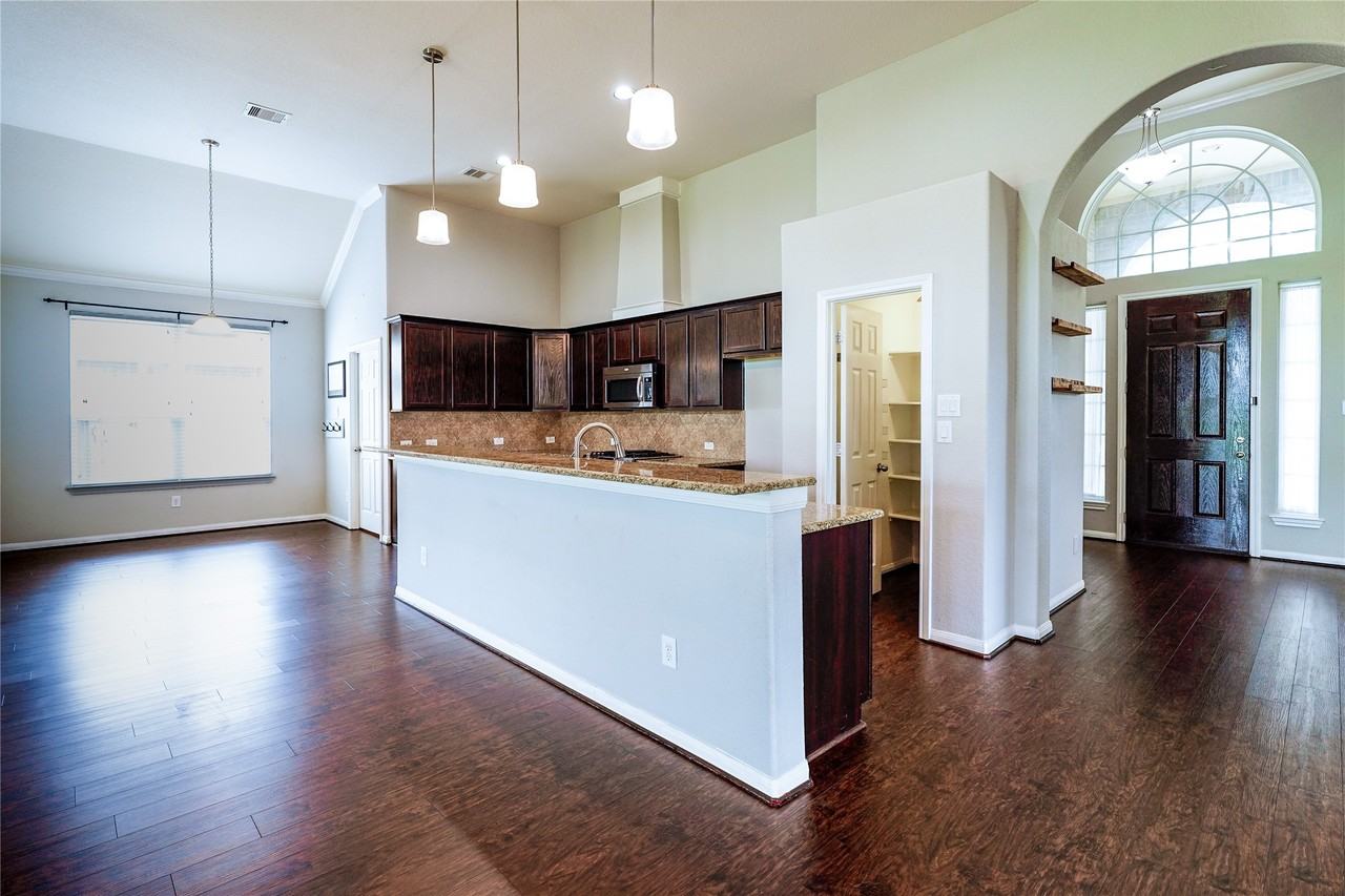 6011 Watford Bnd #6011 - Photo 5 of 23