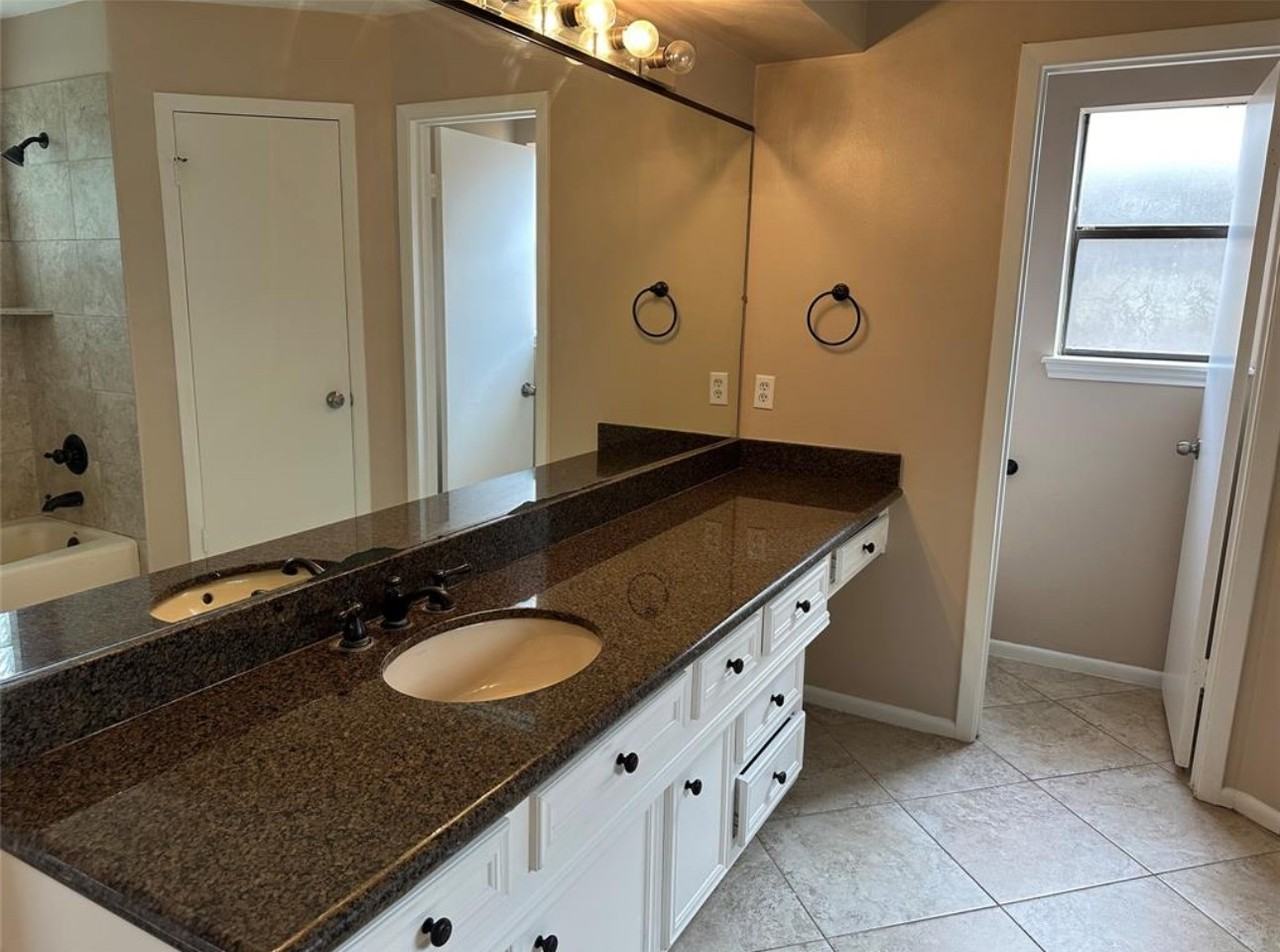 17406 Spicewood Springs Ln #17406 - Photo 5 of 38