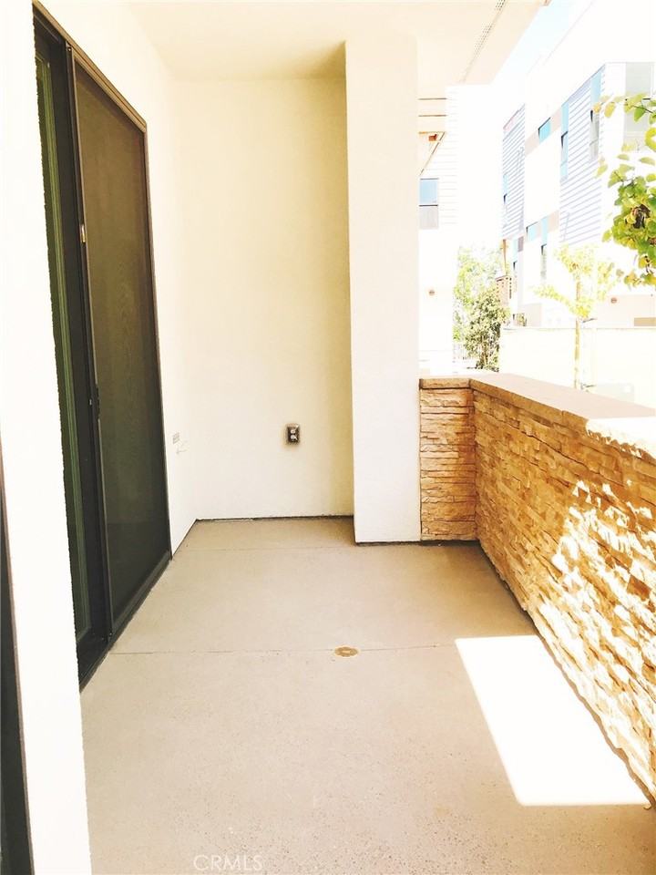 689 Doheny Street #689 - Photo 3 of 13