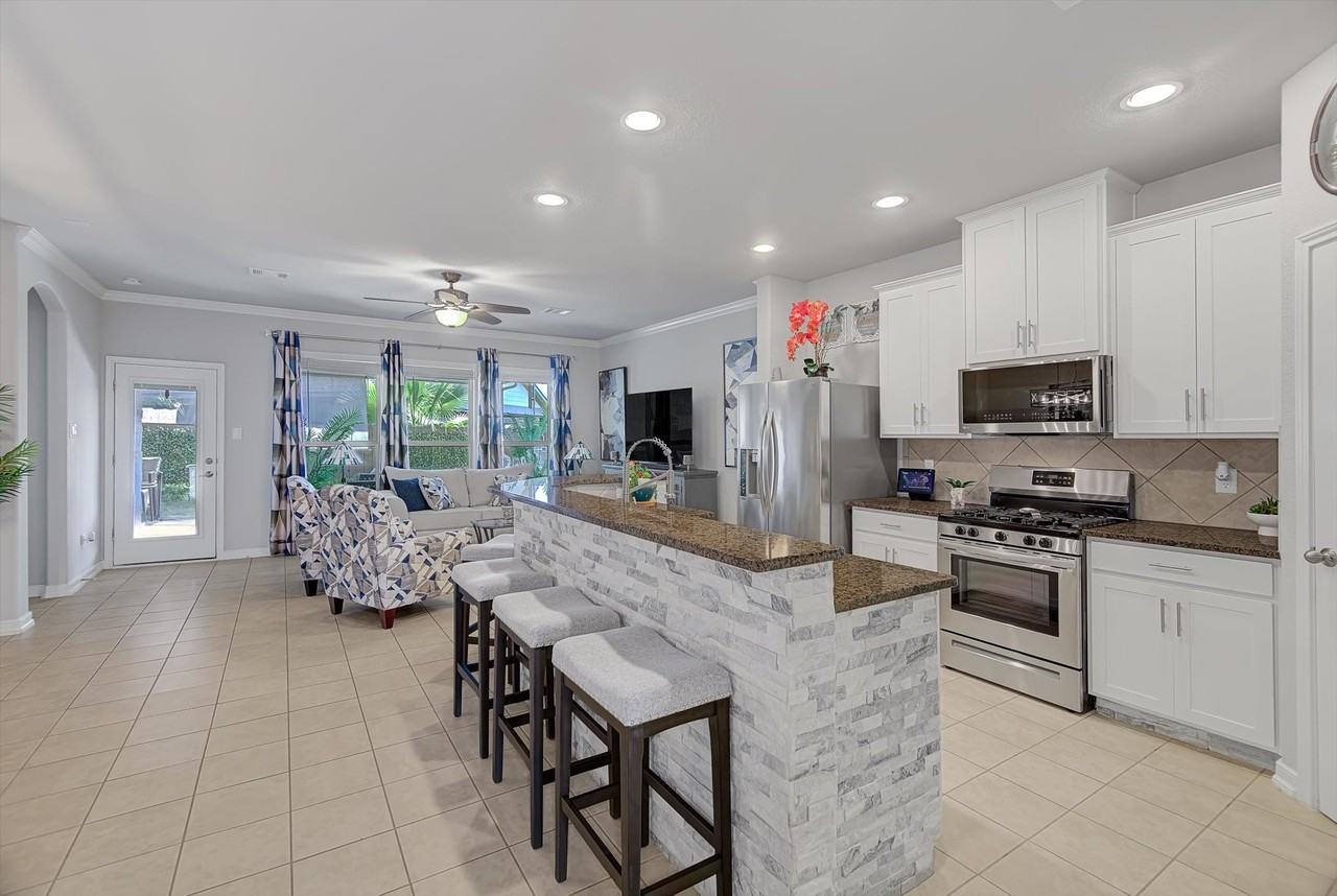 16514 Twinwalker Dr #16514 - Photo 5 of 35