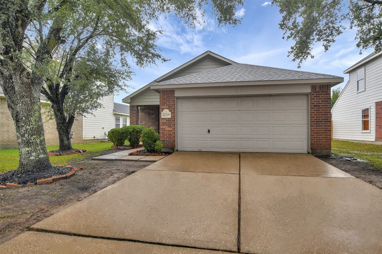 12319 Chute Forest Court #12319 - Photo 4 of 34