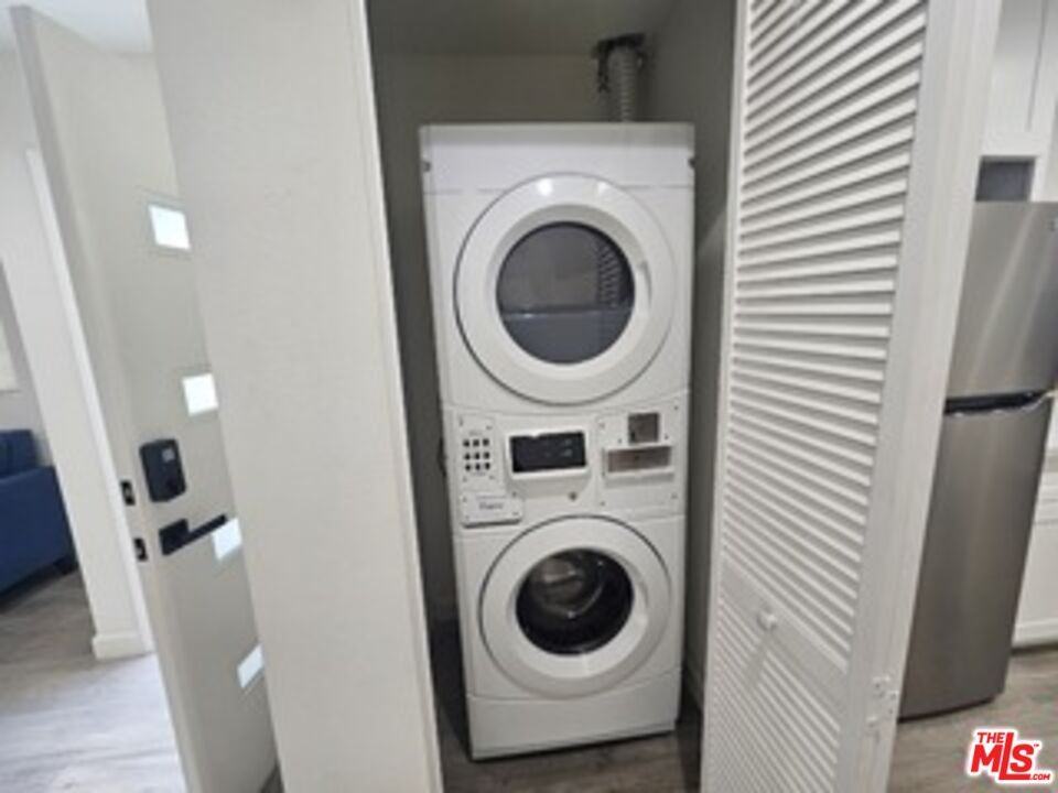 868 N Edgemont St #868 - Photo 2 of 15