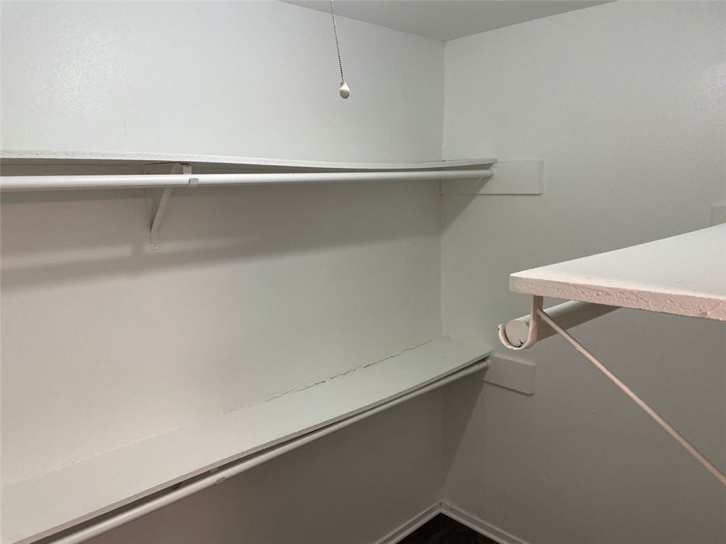 1717 W 35th St #1717-107 - Photo 4 of 9