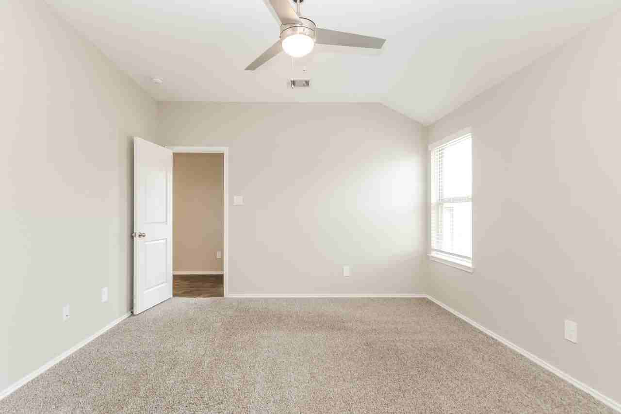 9913 Glenbrook Ln #9913 - Photo 4 of 15