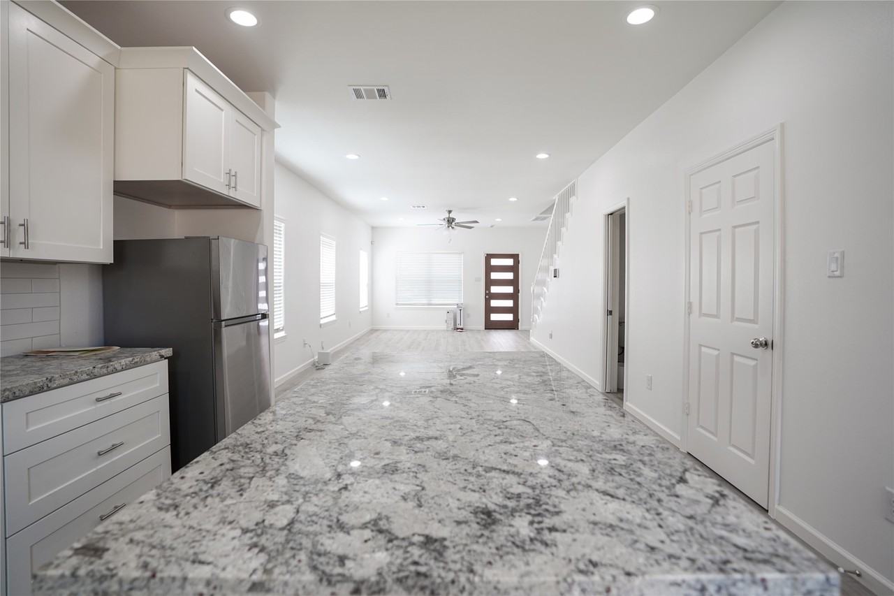 7914 Laura Koppe Rd #7914B - Photo 7 of 14