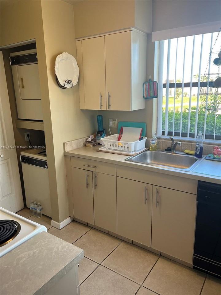 N Homestead Blvd #980980J - Photo 4 of 13