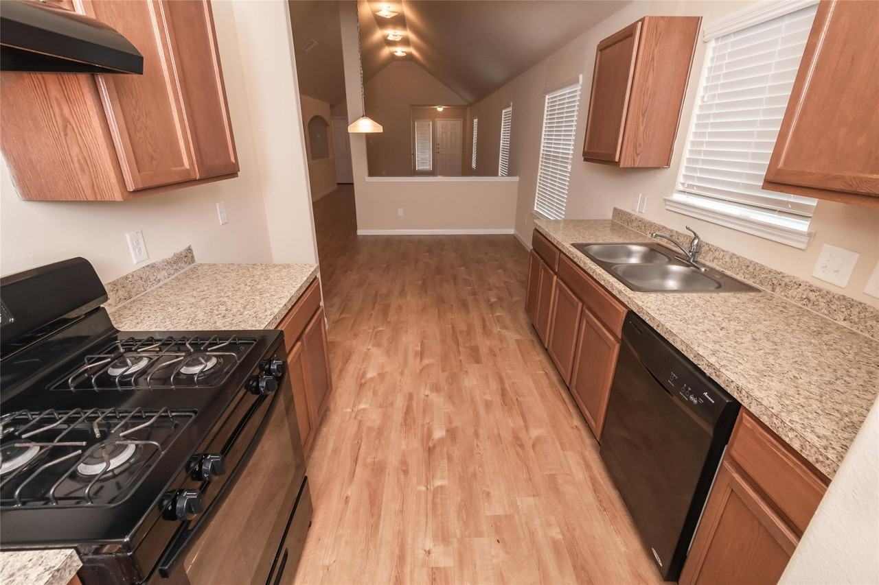 2454 Peterborough Way #2454 - Photo 2 of 10