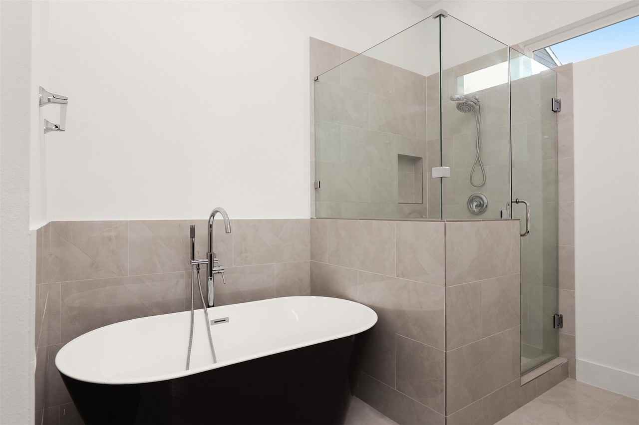 500 Schweikhardt St #500A - Photo 3 of 32