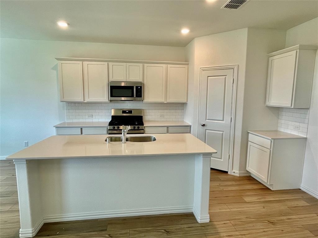 8608 Whistling Drive #8608 - Photo 4 of 34