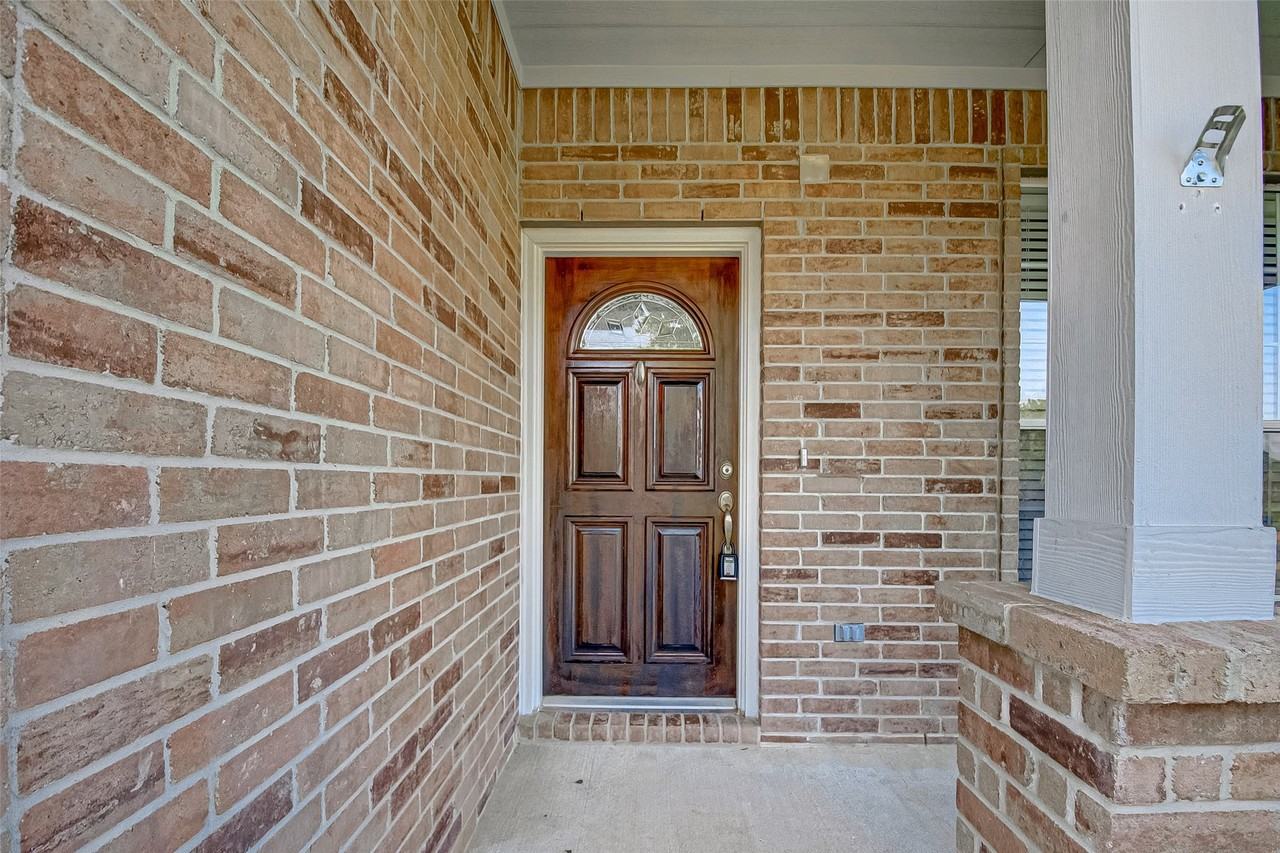 26439 Richwood Oaks Dr #26439 - Photo 2 of 31