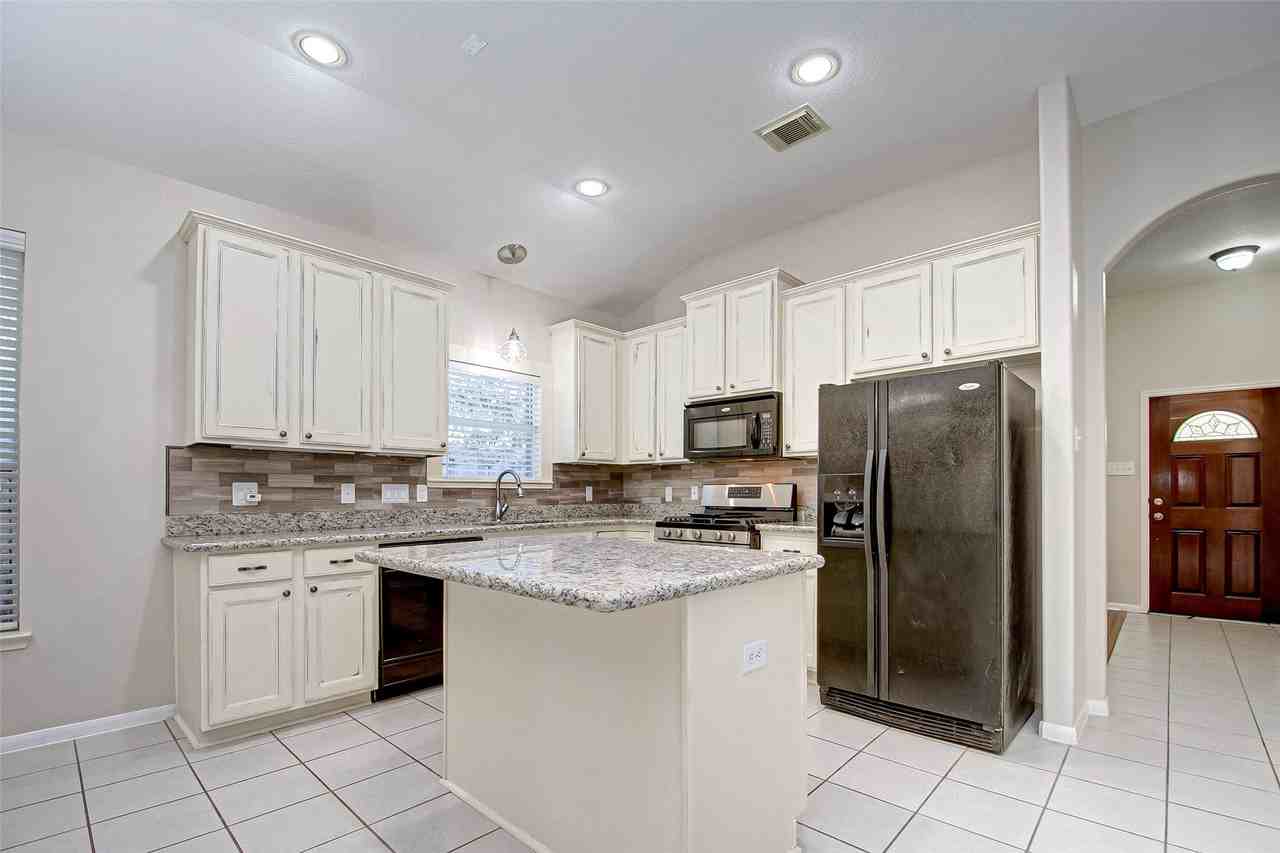 26439 Richwood Oaks Dr #26439 - Photo 7 of 31