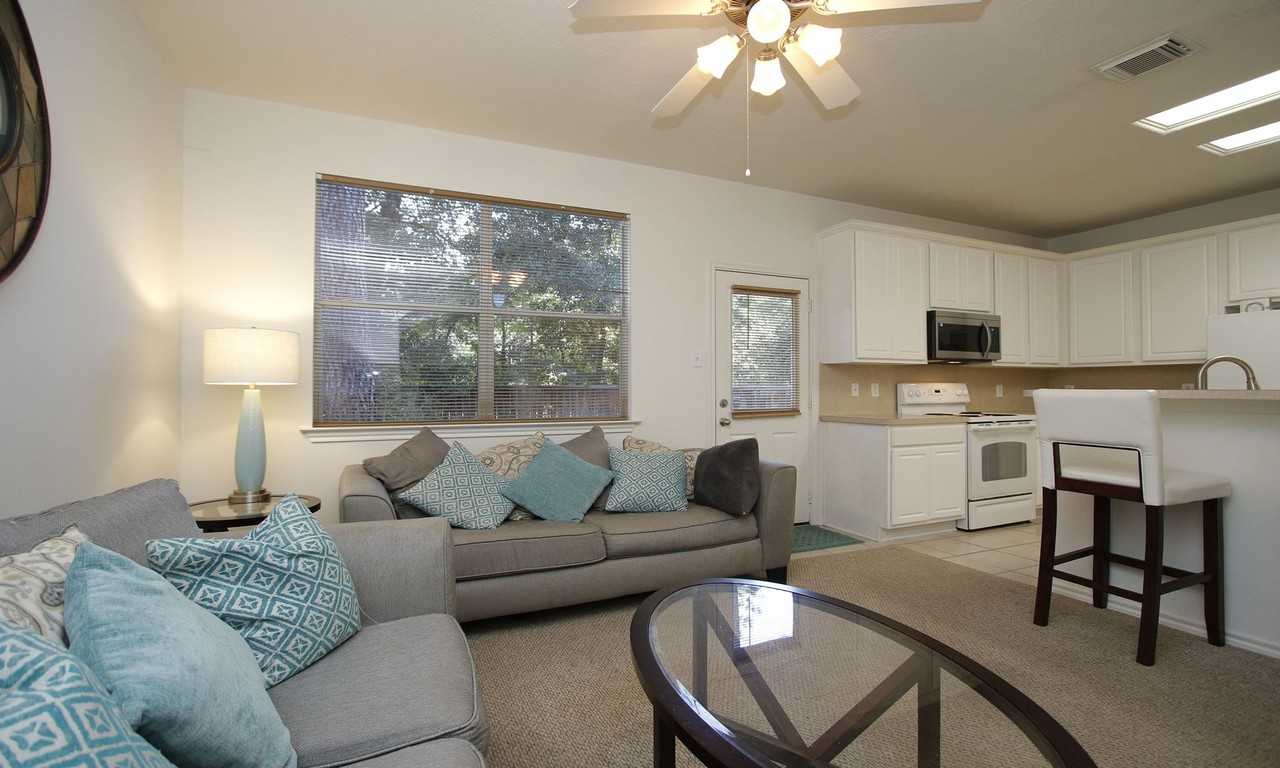 191 N Burberry Park Cir #191 - Photo 4 of 33