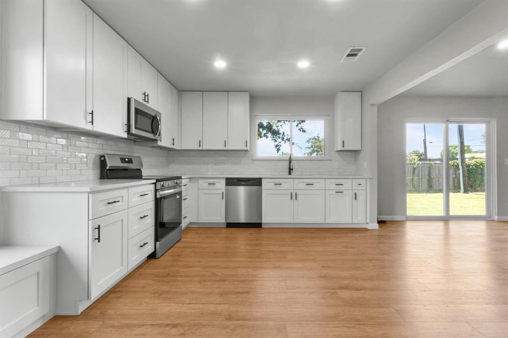 414 Hallmark Dr #414 - Photo 3 of 31