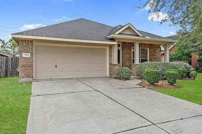 7923 Thorncroft Manor Lane #7923 - Photo 2 of 7