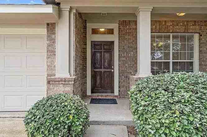 7923 Thorncroft Manor Lane #7923 - Photo 3 of 7